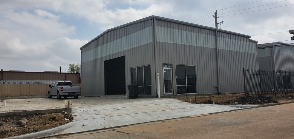 More Photos Of 9334 Ronda Ln, Houston Industrial For Lease