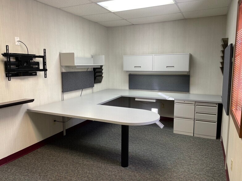More Photos Of 19605 E 40 Hwy, Independence Warehouse For Sale
