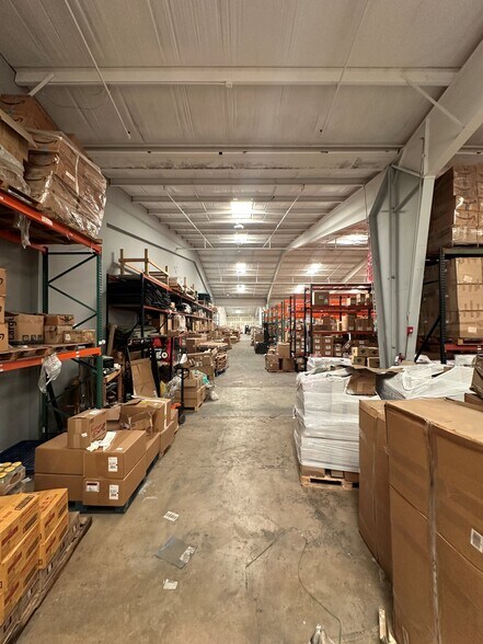 More Photos Of 7176 15th St E, Sarasota Warehouse For Lease