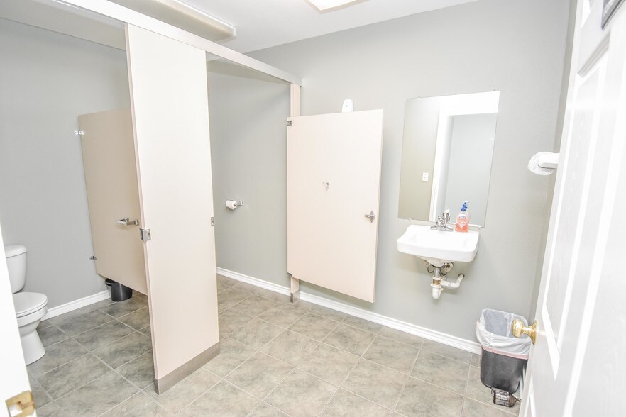 More Photos Of 511 N Northeast Loop 323, Tyler Office Residential For Lease