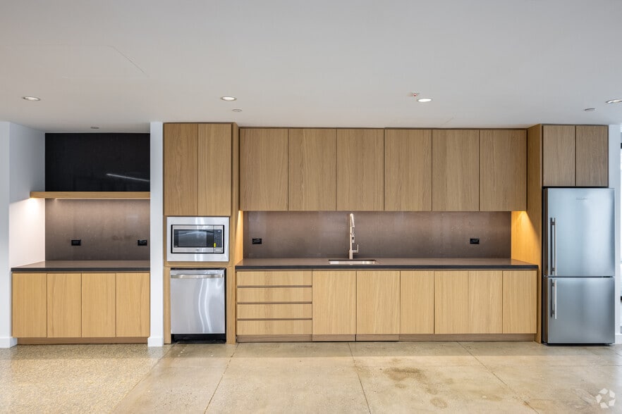 Photo of 9th Floor Ste 960