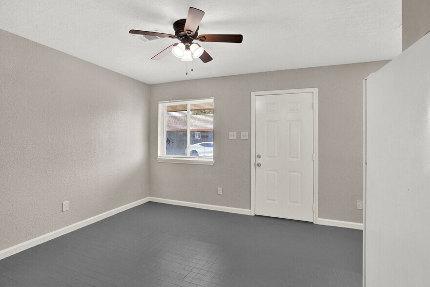 More Photos Of 7707 Glover St, Houston Apartments For Sale