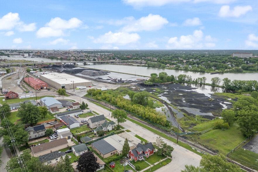More Photos Of 1138 State St, Green Bay Warehouse For Sale