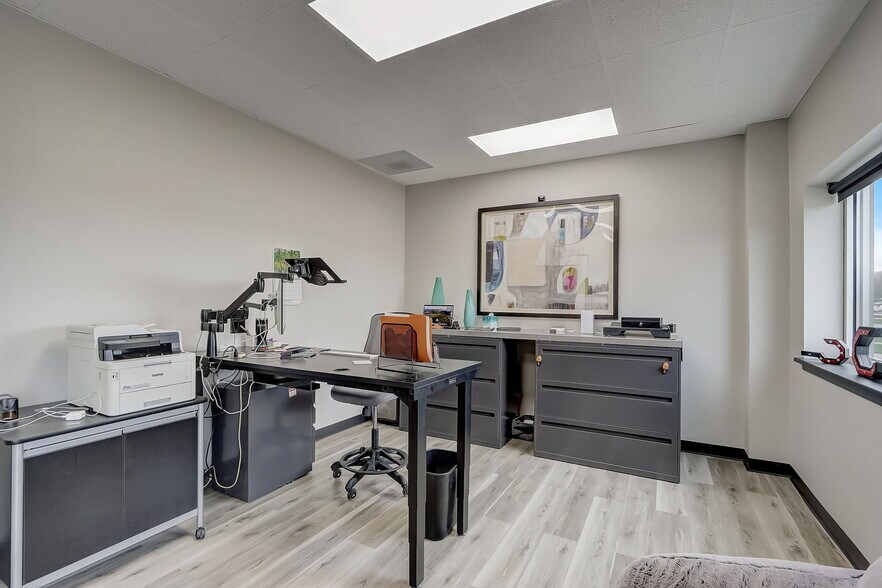 More Photos Of 860 N Parkway St, Jefferson Warehouse For Sale