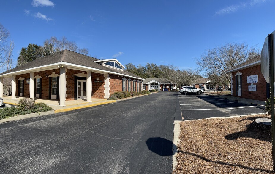 More Photos Of 4628 Summerdale Blvd, Pace Medical For Lease