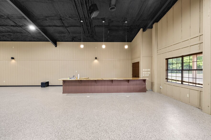 More Photos Of 15185 TX-21, Douglass Department Store For Sale