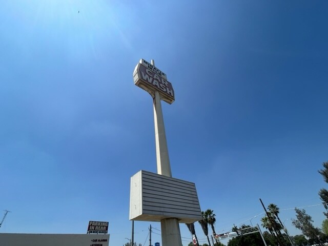 More Photos Of 247 S E St, San Bernardino Carwash For Sale