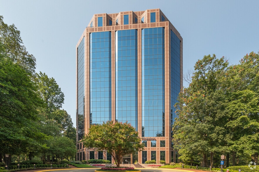 Primary Photo Of 3110 Fairview Park Dr, Falls Church Office For Lease