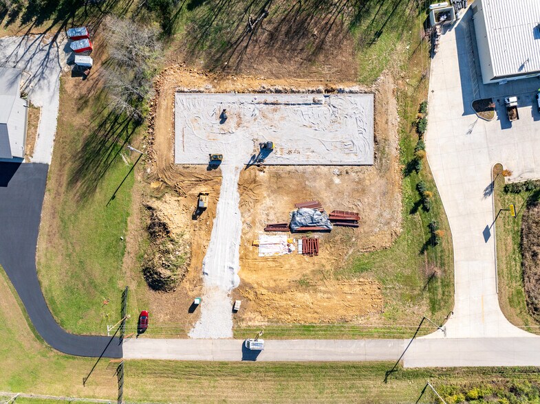 More Photos Of 200 Donerail Dr, Nicholasville Freestanding For Lease