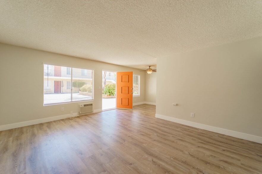 More Photos Of 12430 Oak Knoll Rd, Poway Apartments For Sale