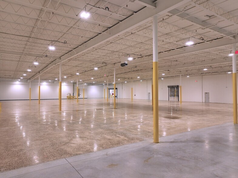 More Photos Of 3001 State Rd, Croydon Warehouse For Lease