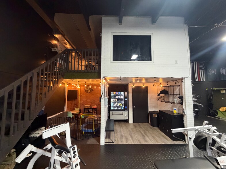 More Photos Of 1142 Okeechobee Rd, West Palm Beach Industrial For Lease