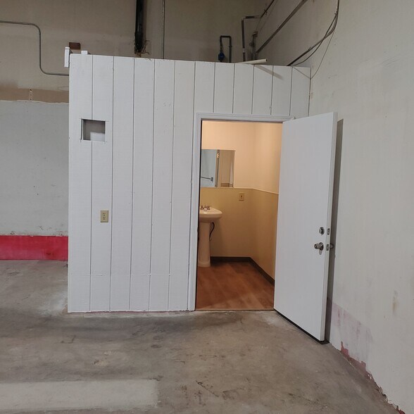 More Photos Of 3802 Mallard Dr, Benicia Warehouse For Lease