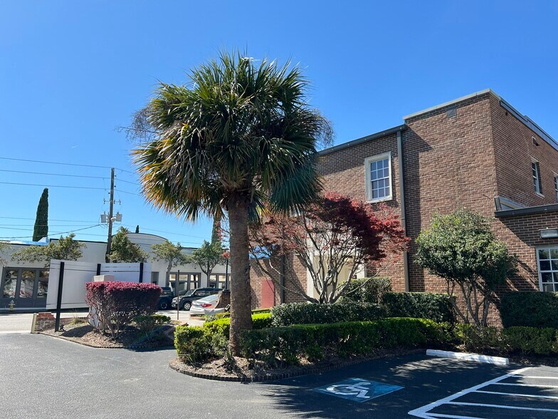 More Photos Of 276 East Bay St, Charleston Storefront Retail Office For Lease