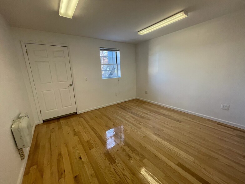 More Photos Of 41-13 149th Pl, Flushing Storefront Retail Office For Lease