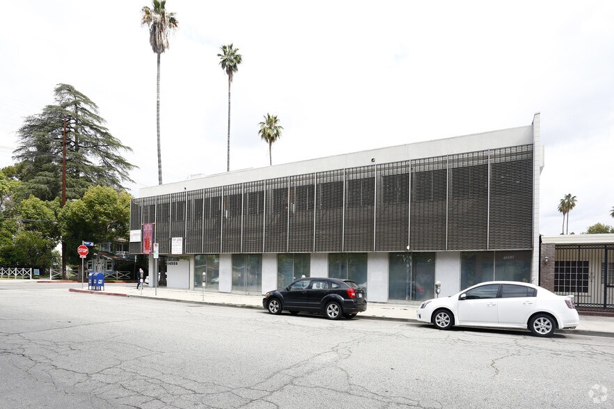 More Photos Of 14551-14555 Hamlin St, Van Nuys Medical For Sale