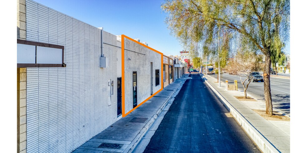 More Photos Of 953 E Sahara Ave, Las Vegas Freestanding For Lease
