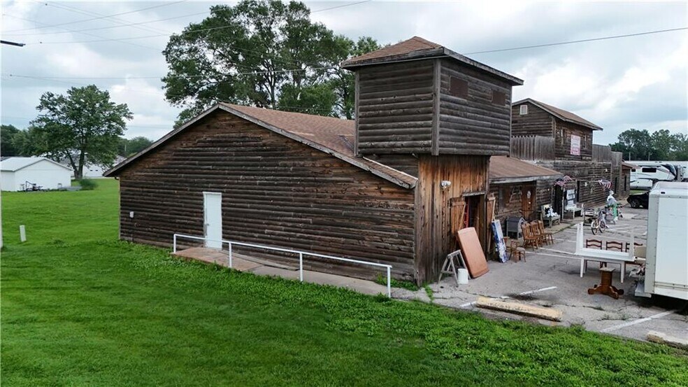 More Photos Of 201 Roseport Rd, Wathena General Retail For Sale