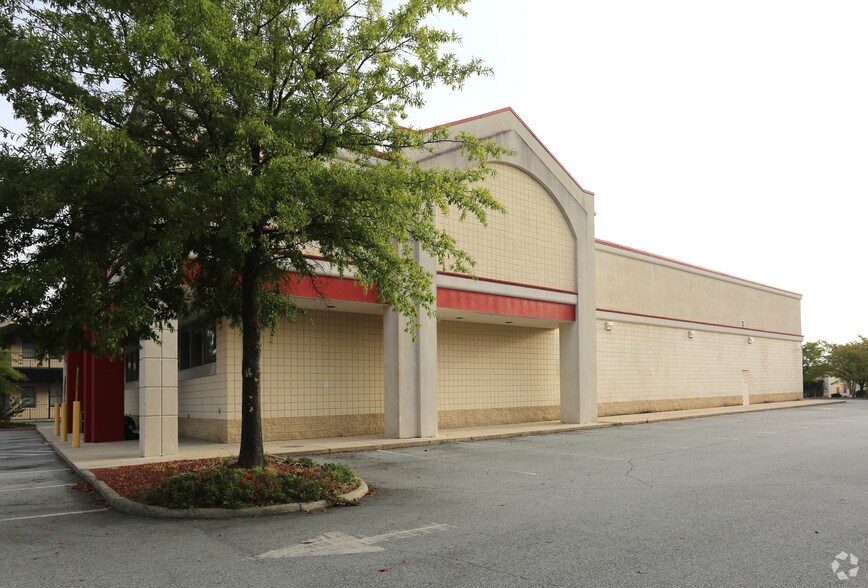 More Photos Of 2100 N Elm St, Greensboro Drugstore For Lease