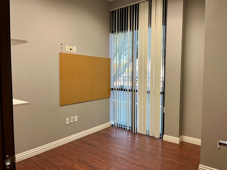 More Photos Of 6280 Spring Mountain Rd, Las Vegas Office For Sale