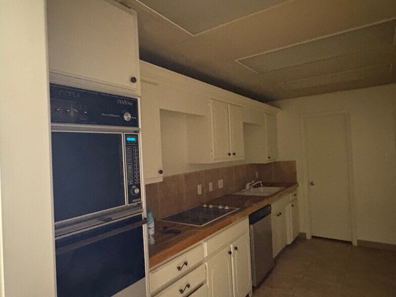 More Photos Of 326 W College Ave, Guthrie Manufacturing For Sale