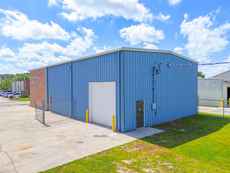 More Photos Of 6720 Exchequer Dr, Baton Rouge Warehouse For Lease