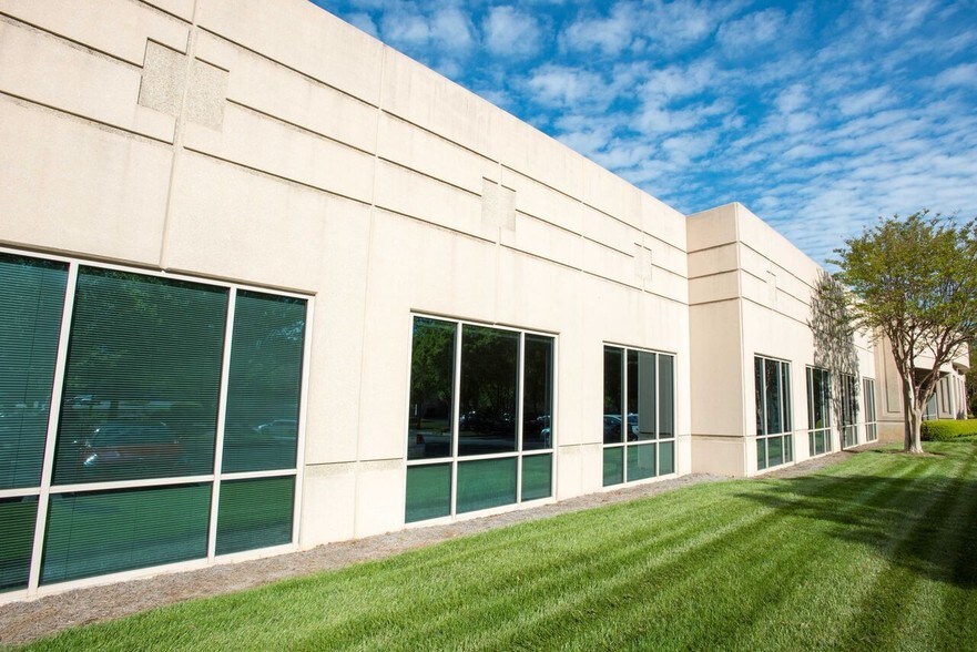 More Photos Of 2450 Commerce Ave, Duluth Office For Lease