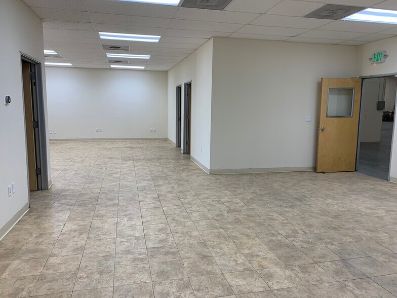 More Photos Of 15044-15054 Keswick St, Van Nuys Warehouse For Lease
