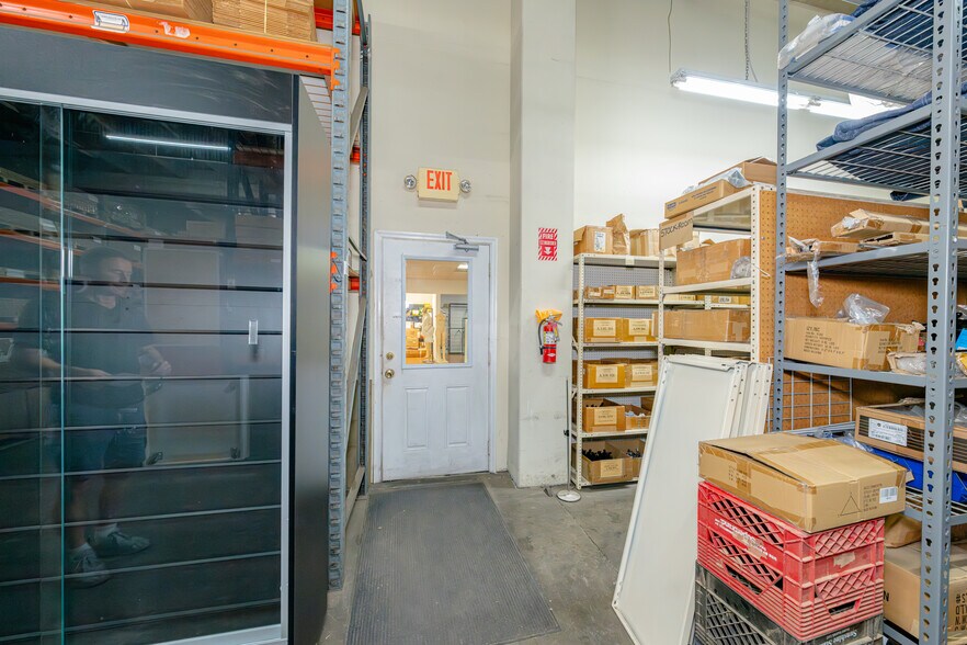 More Photos Of 4000 N 28th Ter, Hollywood Warehouse For Lease