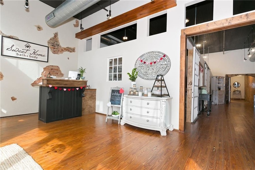 More Photos Of 1035 E 15th St, Plano Storefront Retail Office For Lease