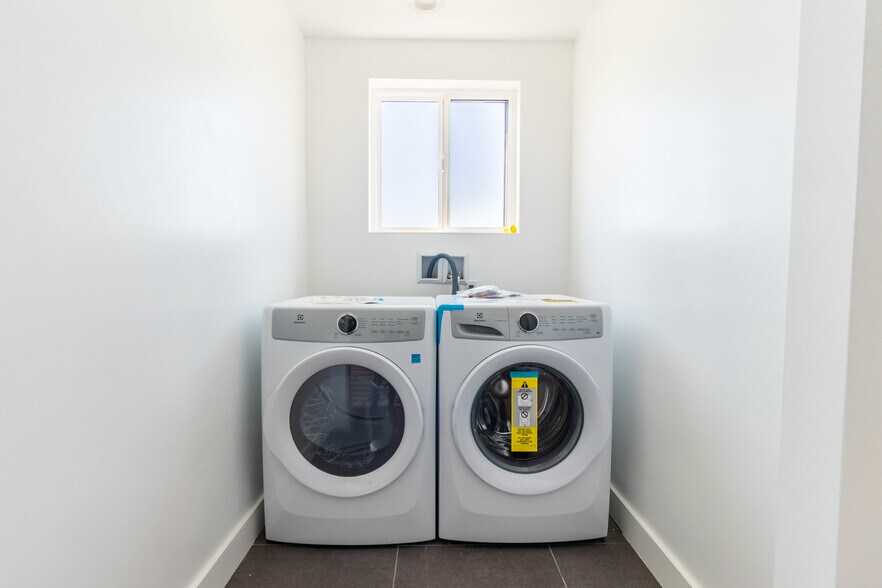 More Photos Of 4505 W 18th St, Los Angeles Multifamily For Sale