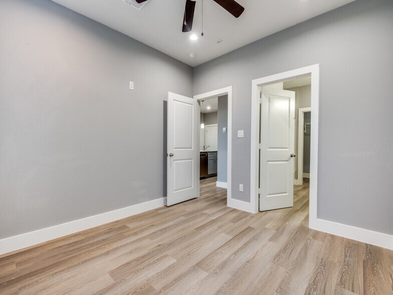 More Photos Of 1100 Us-90 Hwy W, Sealy Apartments For Sale