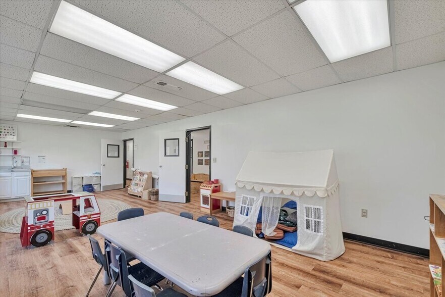 More Photos Of 4 Glenna Dr, Carmel Specialty For Sale