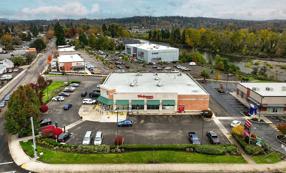 More Photos Of 20100 W Mcloughlin Blvd, Gladstone Drugstore For Sale