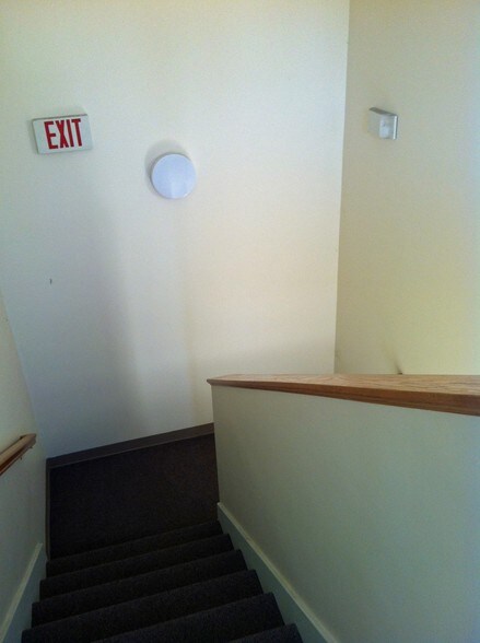 More Photos Of 2210 Portland Rd, Arundel Office For Sale
