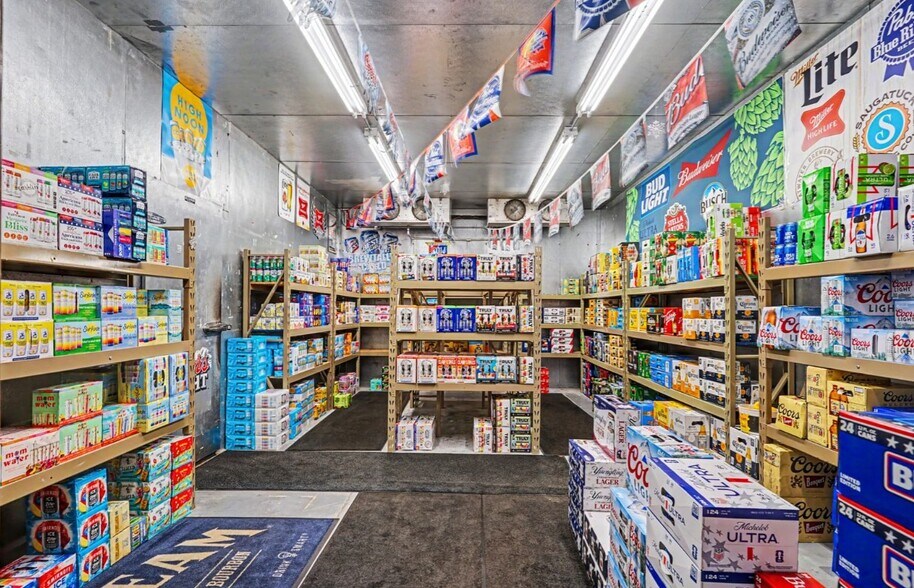 More Photos Of 877 Washington Ave, Holland Convenience Store For Sale