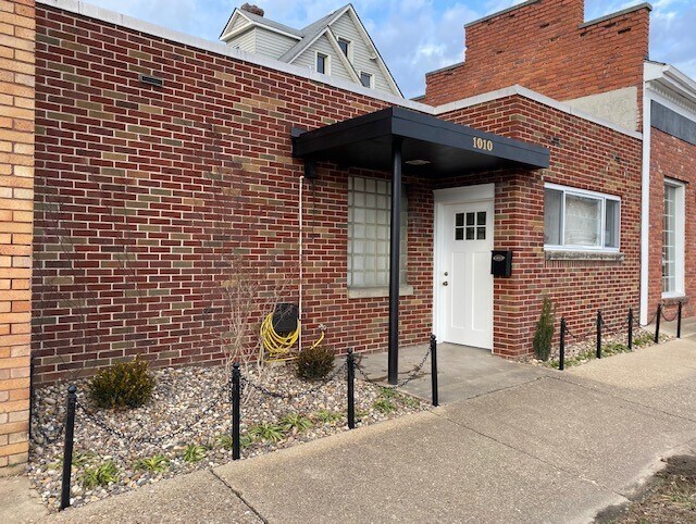 Primary Photo Of 1010 6th Ave, Huntington Storefront Retail Office For Lease