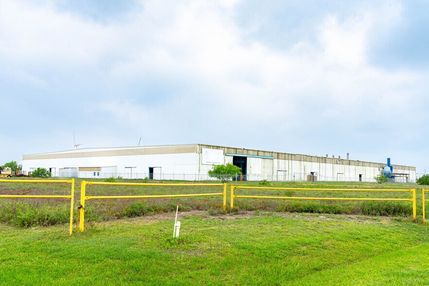 More Photos Of 42134 FM 510, Los Fresnos Manufacturing For Sale
