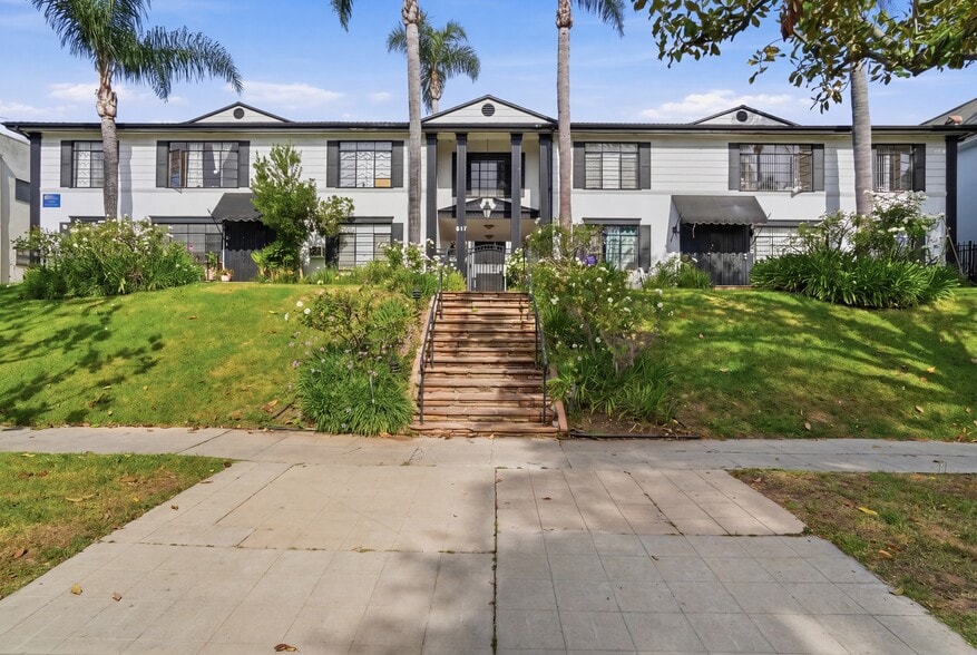 More Photos Of 817 S Windsor Blvd, Los Angeles Apartments For Sale