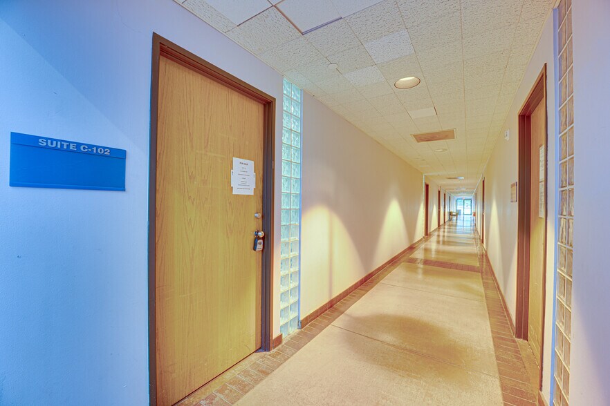 More Photos Of 2909 S Hampton Rd, Dallas Medical For Sale