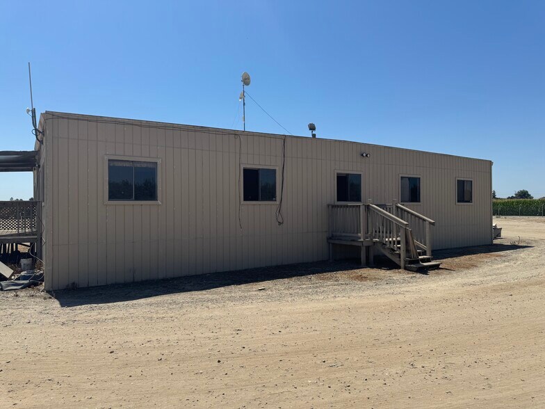More Photos Of 18637 W Bradbury Rd, Delhi Truck Terminal For Lease