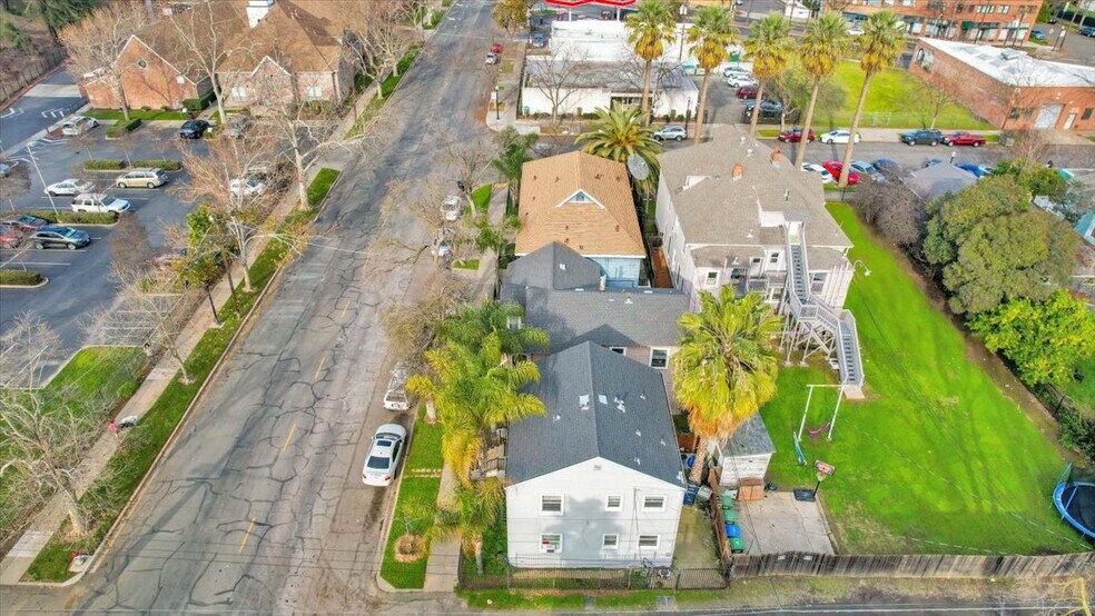 More Photos Of 2611 Alhambra, Sacramento Apartments For Sale