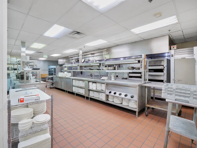 More Photos Of 1100 S Flower St, Los Angeles Office For Lease