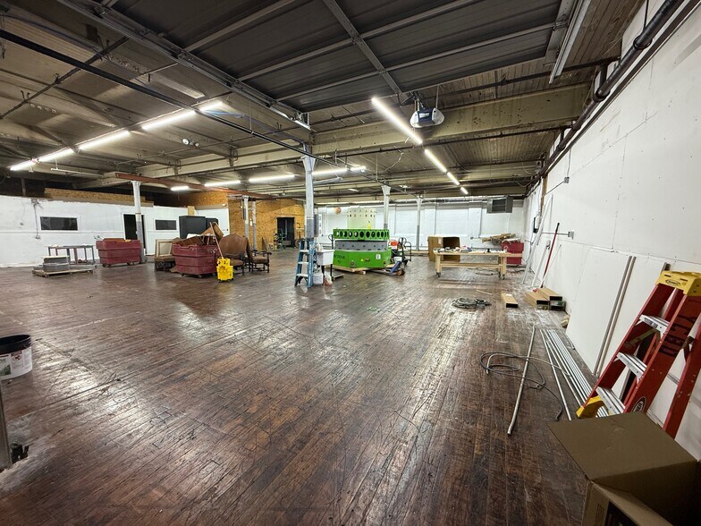 More Photos Of 21 Sabin St, Pawtucket Manufacturing For Lease