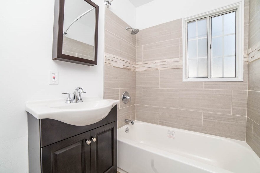 More Photos Of 2117 Stewart St, Santa Monica Apartments For Sale