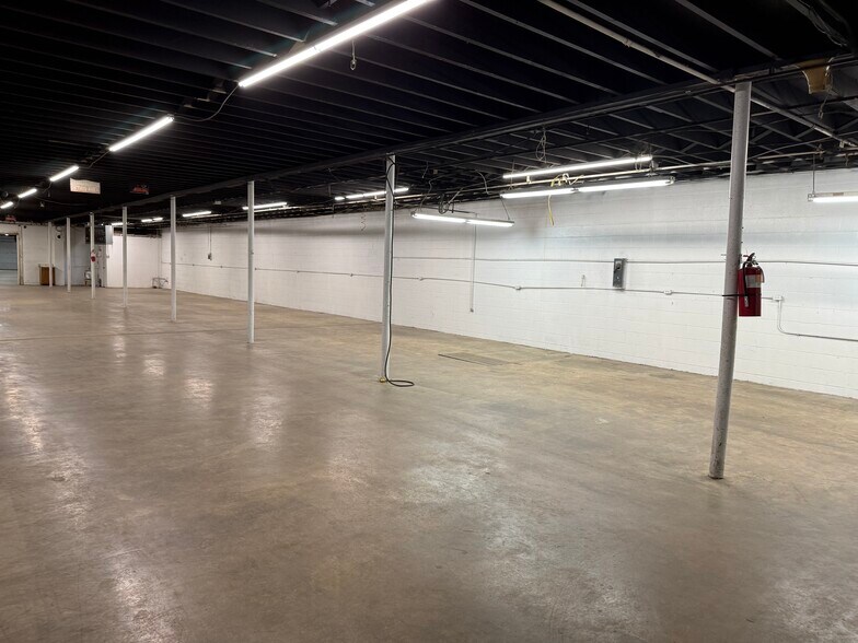 More Photos Of 630 Trindale Rd, Trinity Warehouse For Lease