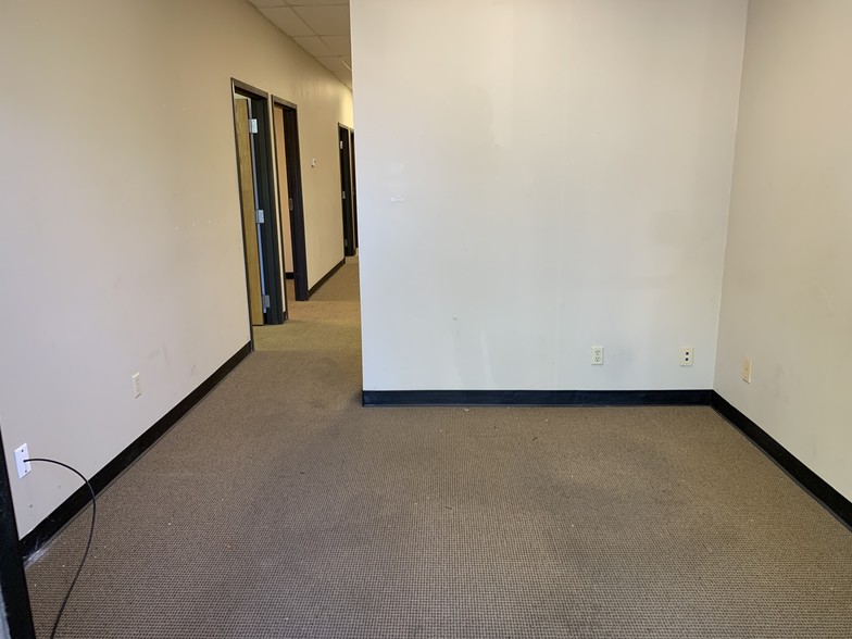 More Photos Of 7700 N Hudson Ave, Oklahoma City Light Manufacturing For Lease