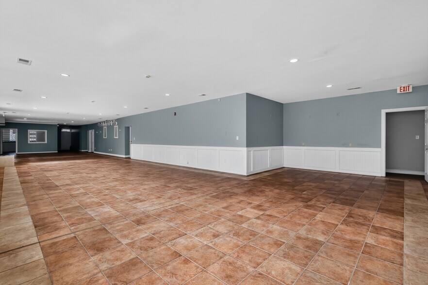 More Photos Of 1512 Garner Rd, Raleigh Warehouse For Lease