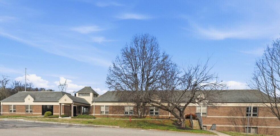 More Photos Of 3001 Lake Brook Blvd, Knoxville Office For Sale