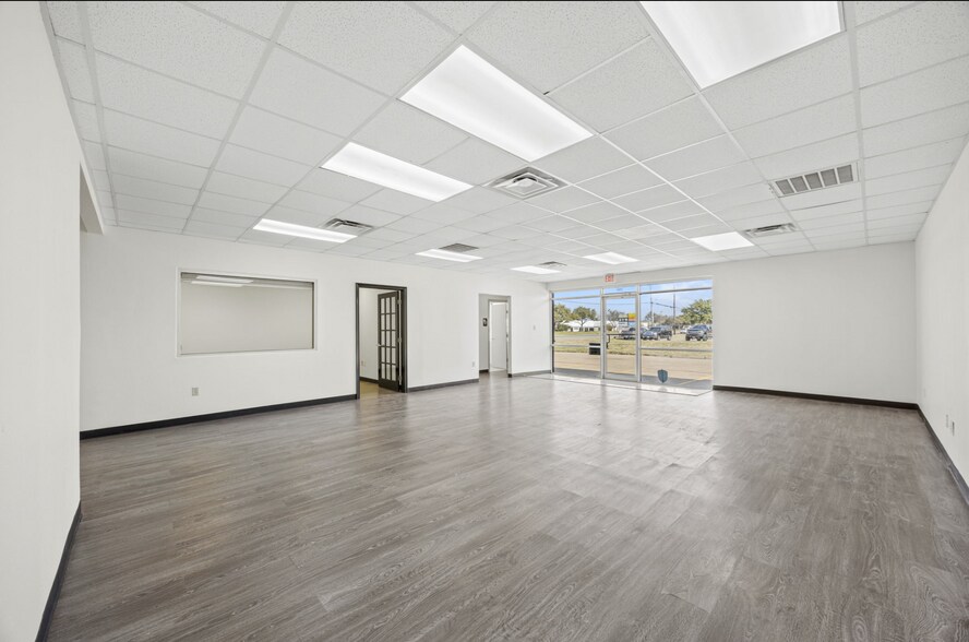 More Photos Of 1878 Royal Ln, Dallas Warehouse For Sale